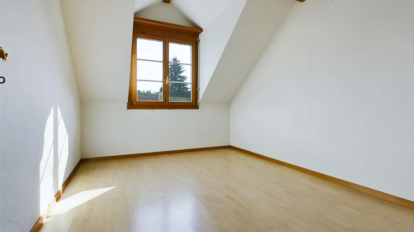 Ampio attico di 4½ locali con galleria + due balconi - Foto 6 di 9