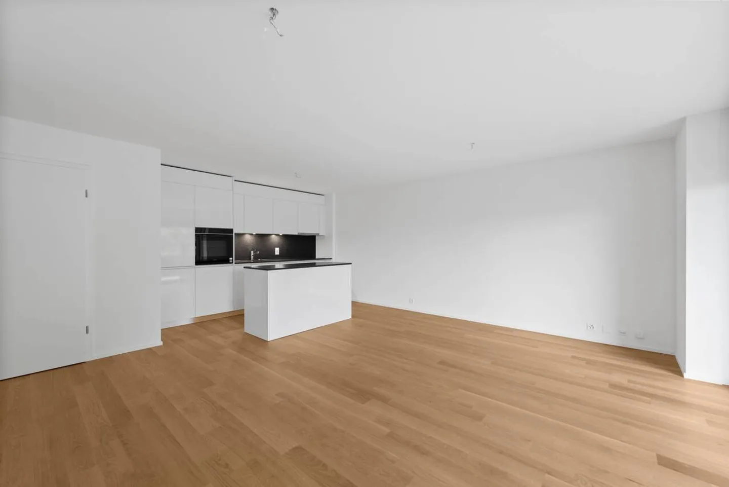 Schöne 3,5-Zimmer-Wohnung im 3. Stock mit überdachten Balkonen, Ost-Ausrichtung - Foto 4 von 7