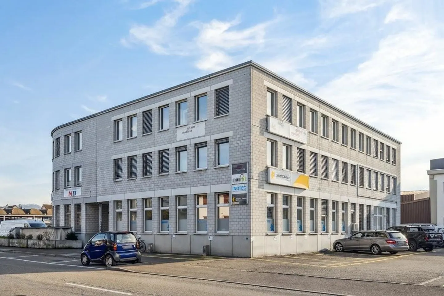 88m2 Office - Photo 1 of 9