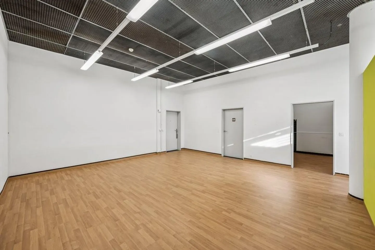 88m2 Office - Photo 3 of 9