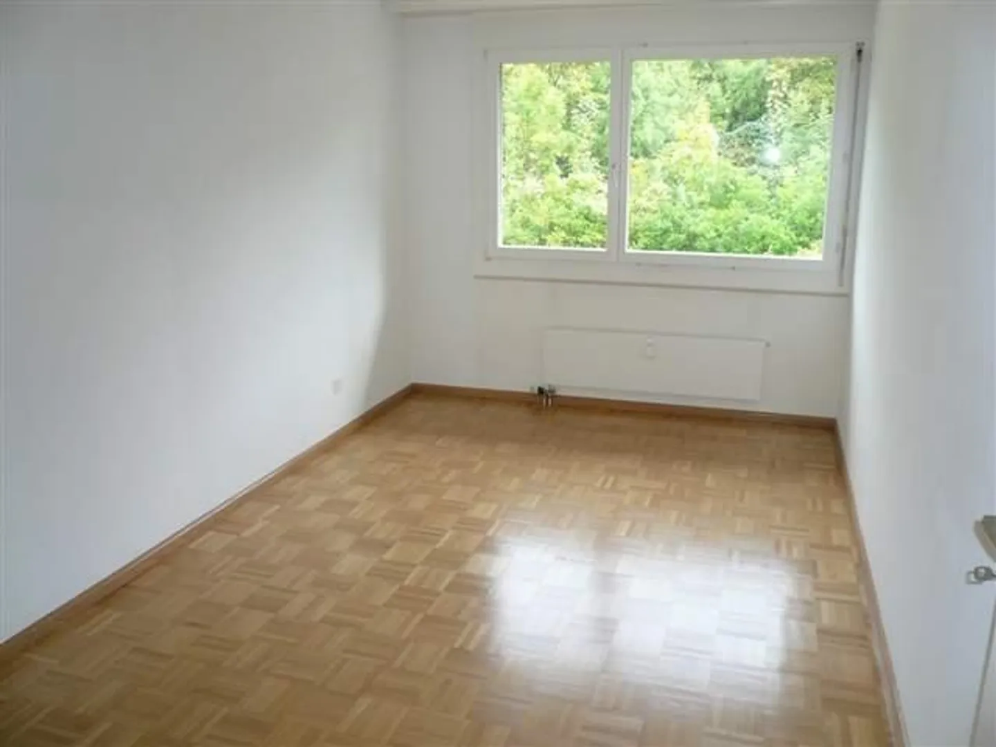 Ampio appartamento di 4,5 stanze all'Ergolz con balcone soleggiato sulla verdeggiante - Foto 6 di 12