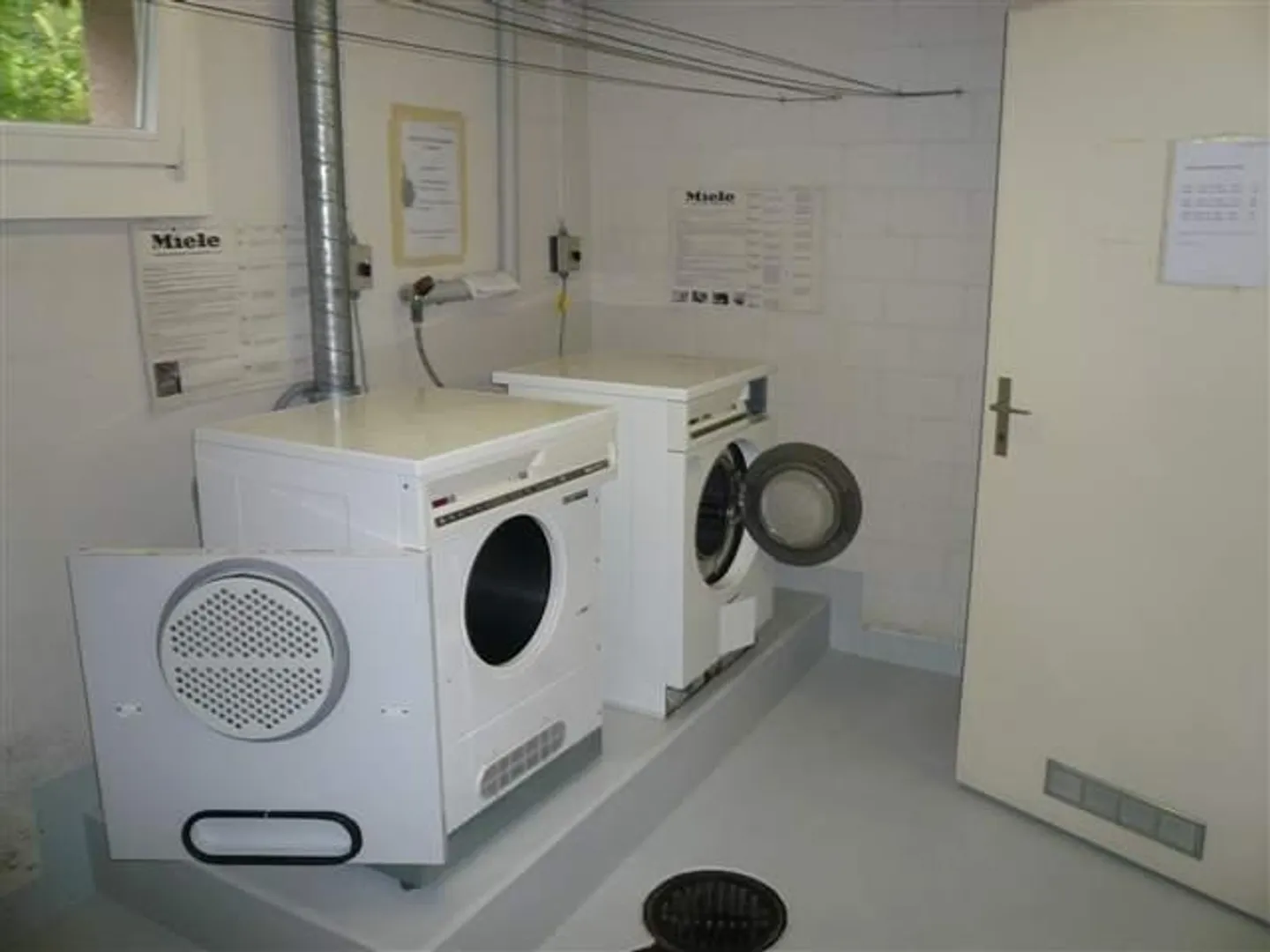 Ampio appartamento di 4,5 stanze all'Ergolz con balcone soleggiato sulla verdeggiante - Foto 9 di 12