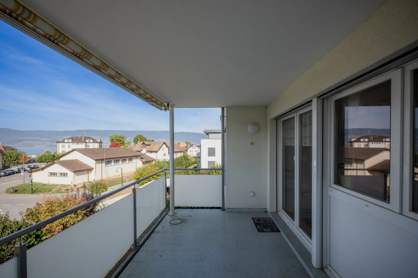 OPPORTUNITY TO GRAB IN THE HEART OF ESTAVAYER: Bright 4.5-room apartment - Photo 1 of 14