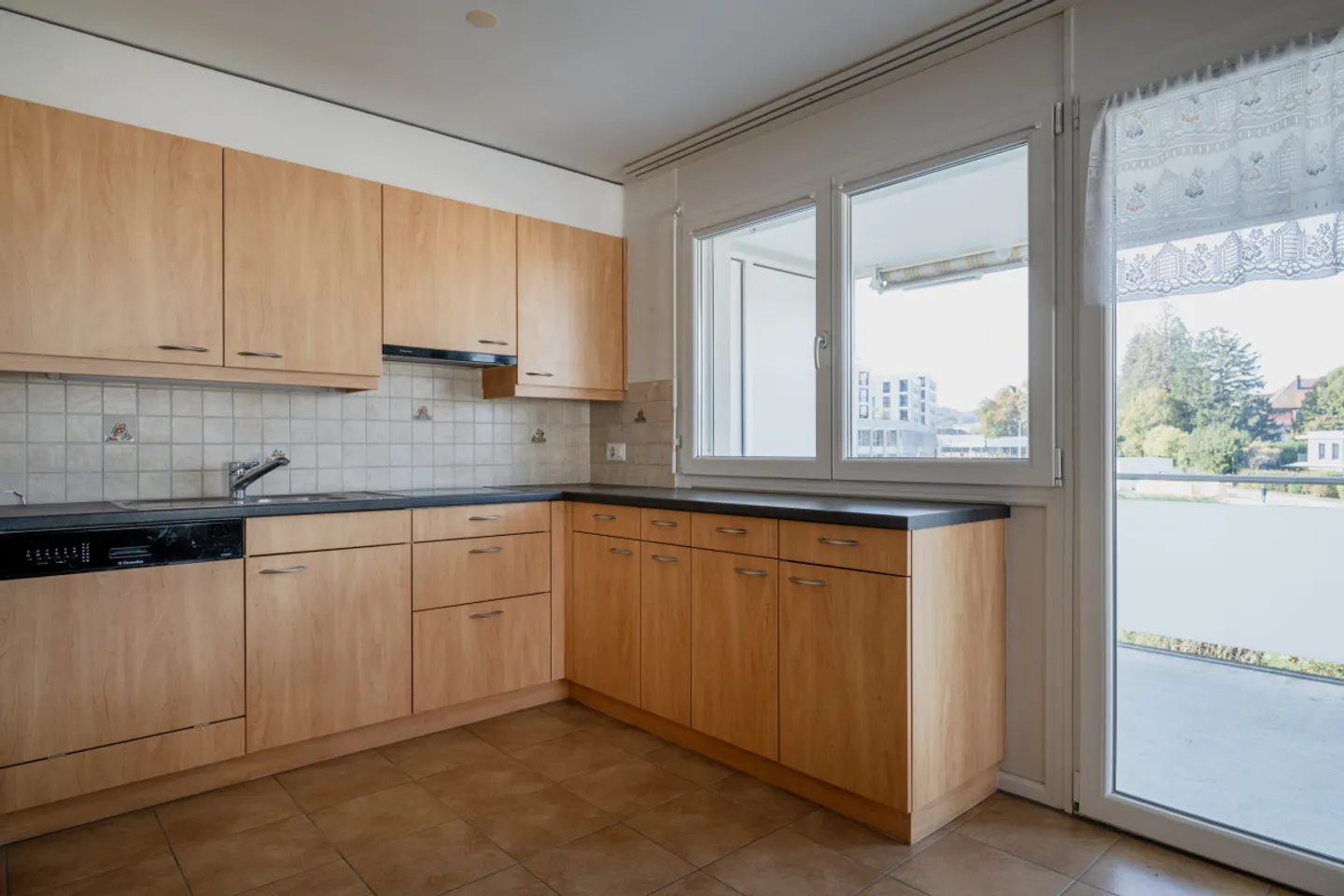 OPPORTUNITY TO GRAB IN THE HEART OF ESTAVAYER: Bright 4.5-room apartment - Photo 2 of 14