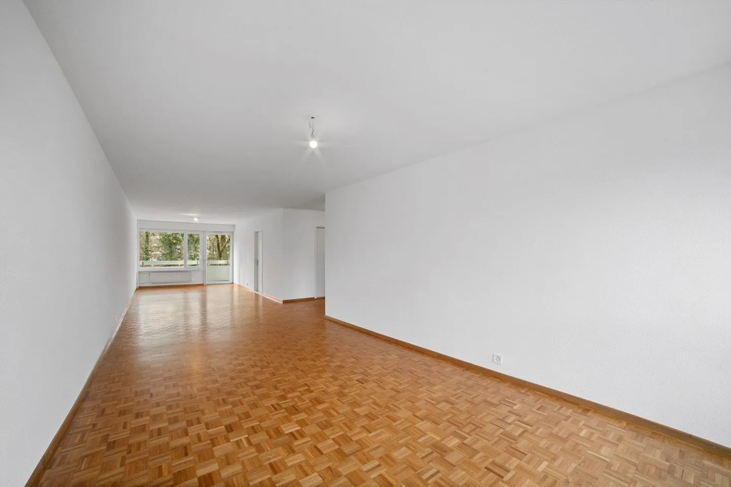Geräumige 5-Zimmer-Wohnung - 130m2 - Hell und grüne Umgebung - Foto 3 von 10