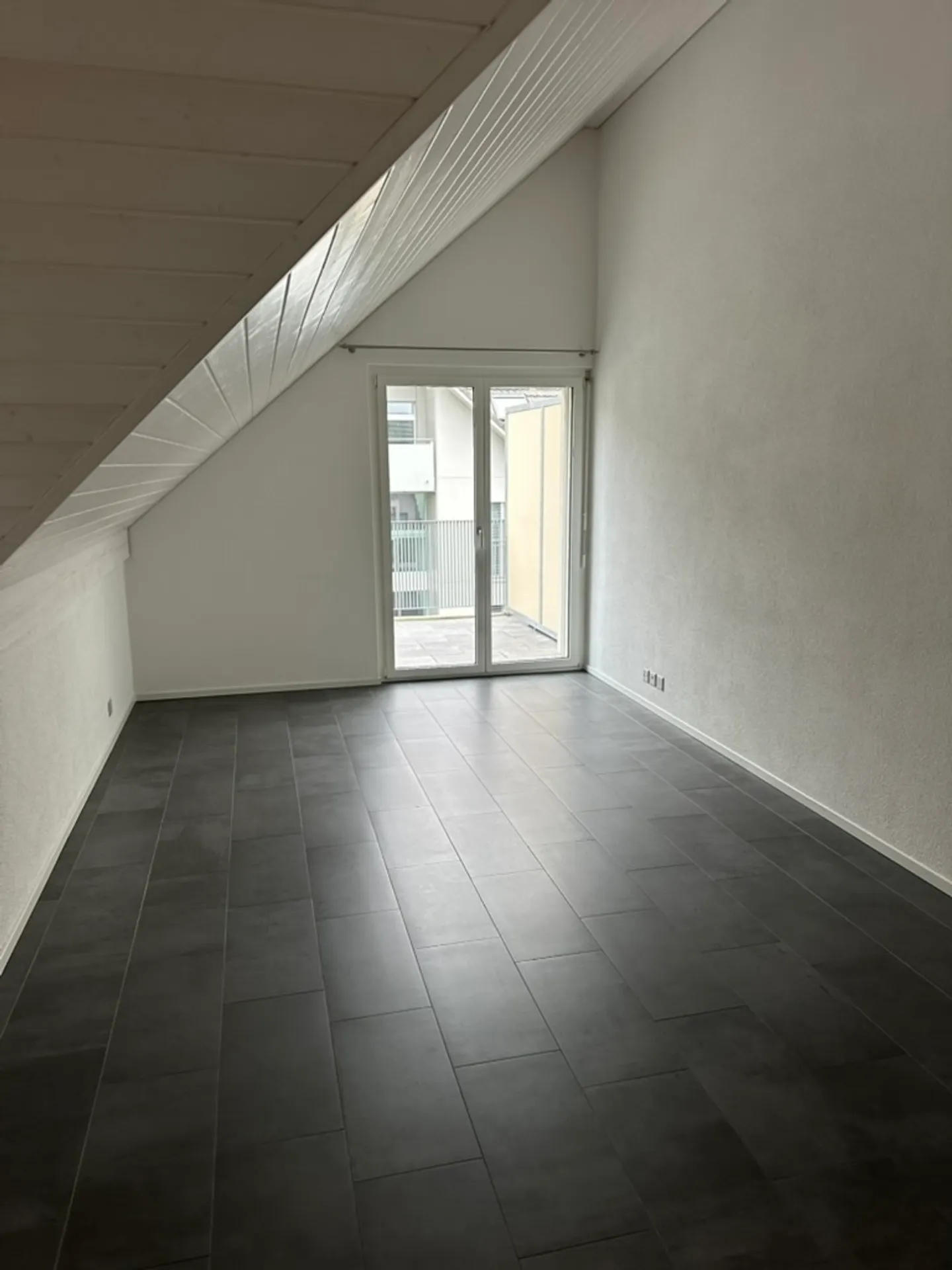 Grosszügige Dachwohnung mit Liftzugang - Foto 10 von 13