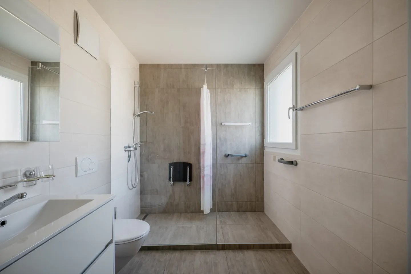 OPPORTUNITY TO GRAB IN THE HEART OF ESTAVAYER: Bright 4.5-room apartment - Photo 6 of 14