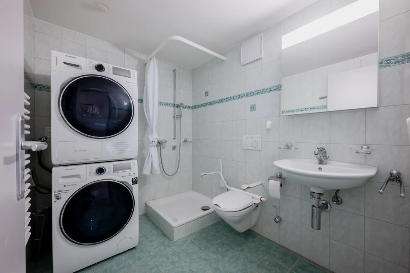 OPPORTUNITY TO GRAB IN THE HEART OF ESTAVAYER: Bright 4.5-room apartment - Photo 12 of 14