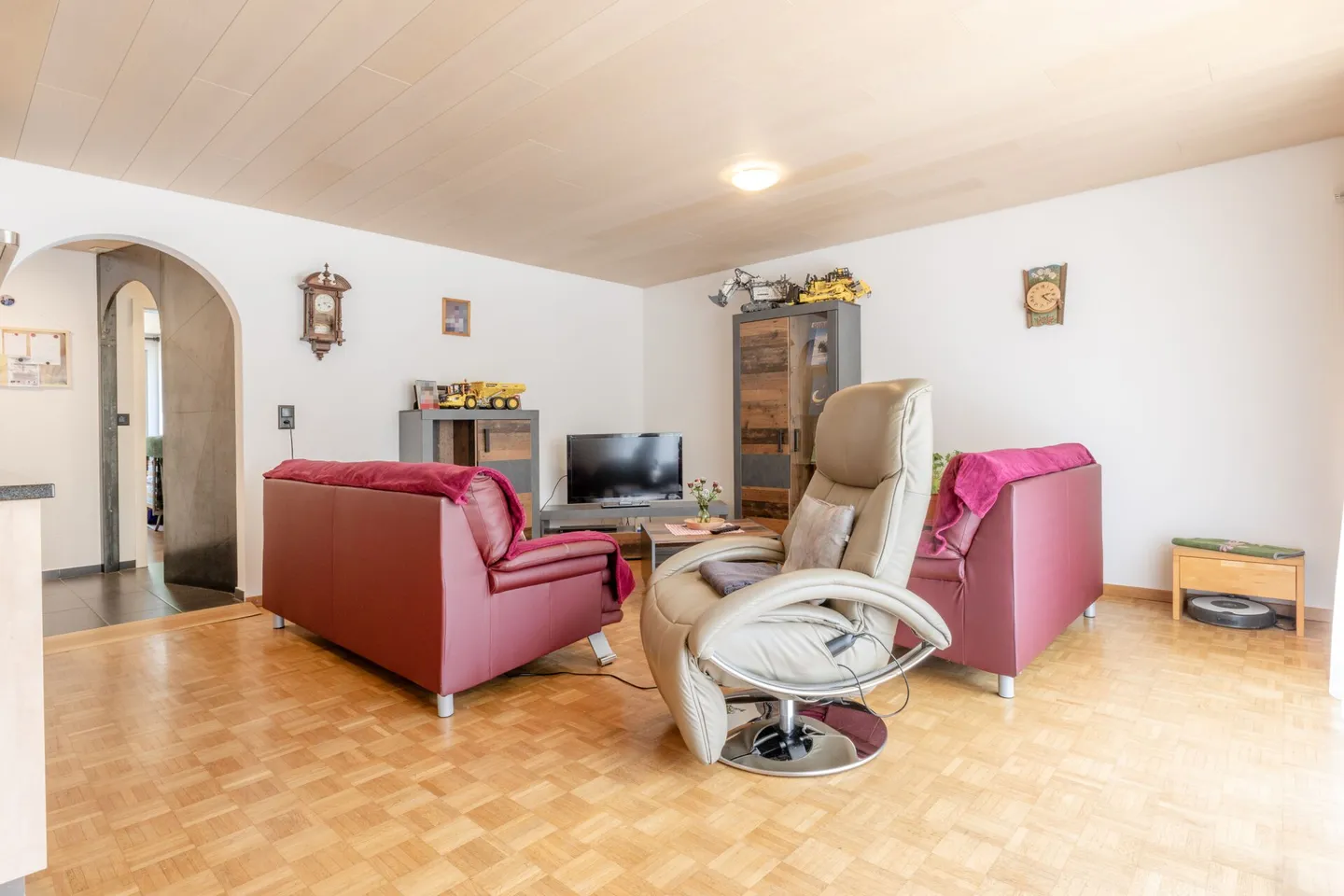 Appartement confortable de 3,5 pièces avec balcon et deux places de parking souterrain - Photo 6 sur 17