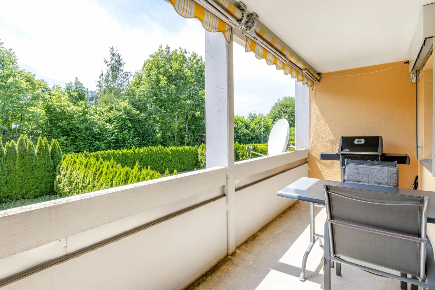 Appartement confortable de 3,5 pièces avec balcon et deux places de parking souterrain - Photo 8 sur 17