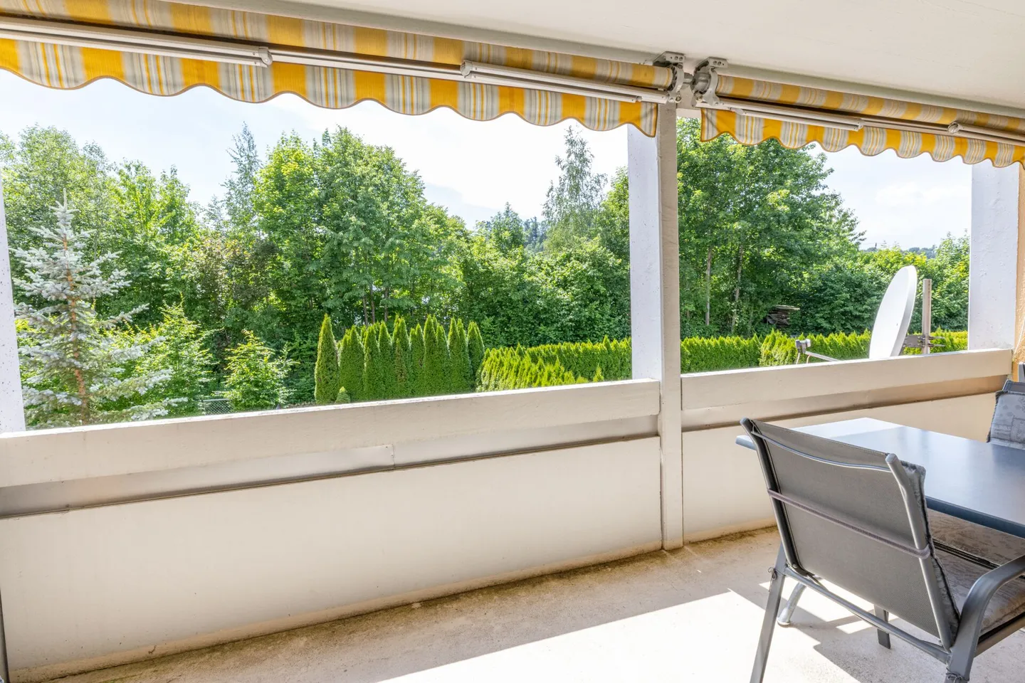Appartement confortable de 3,5 pièces avec balcon et deux places de parking souterrain - Photo 9 sur 17