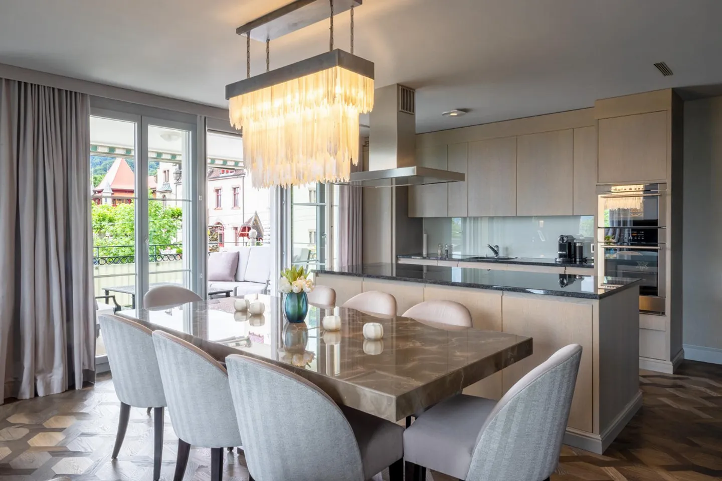 Exclusive 4 ½-Room City Apartment at Uetliberg in Zurich - Photo 1 of 4