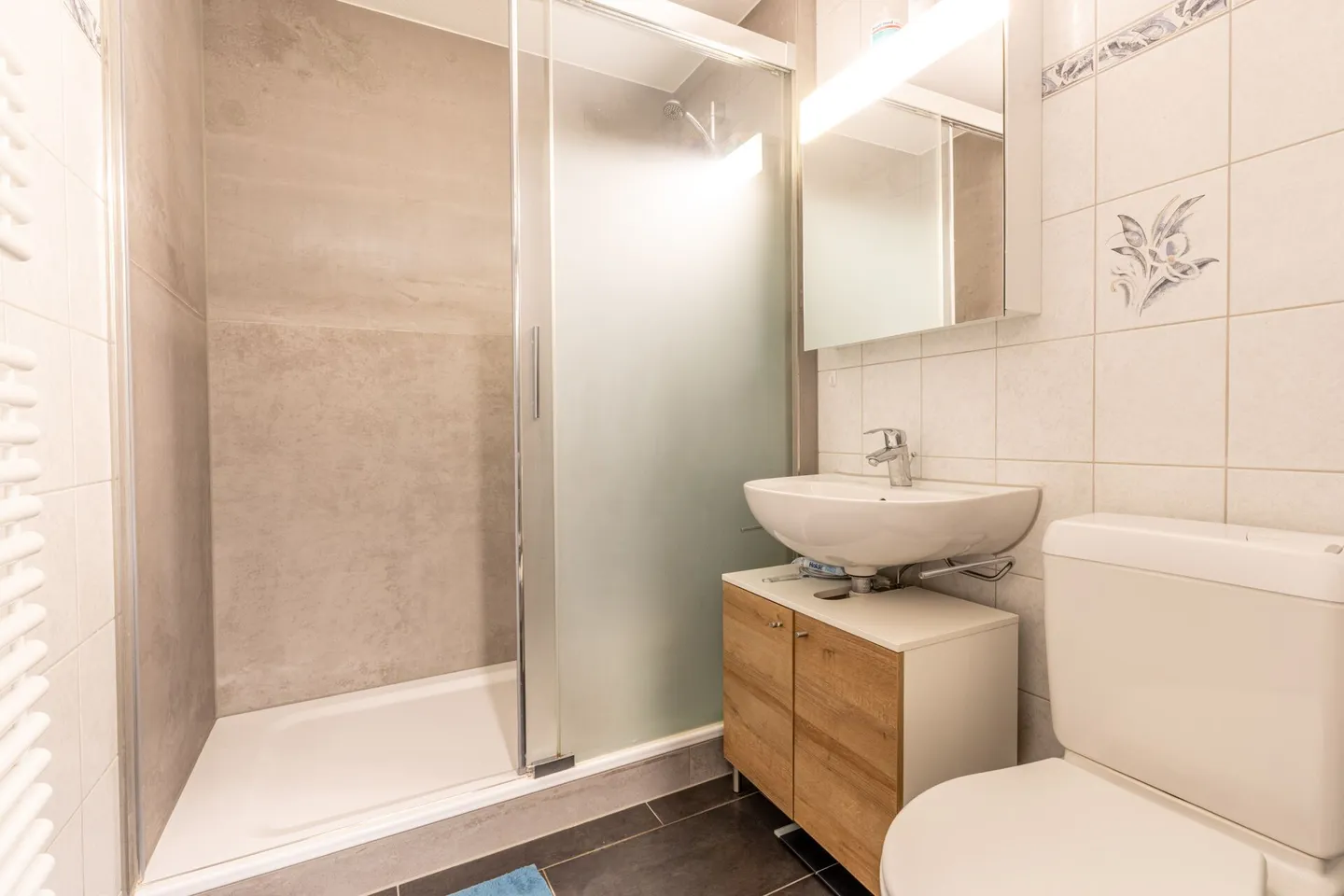 Appartement confortable de 3,5 pièces avec balcon et deux places de parking souterrain - Photo 12 sur 17