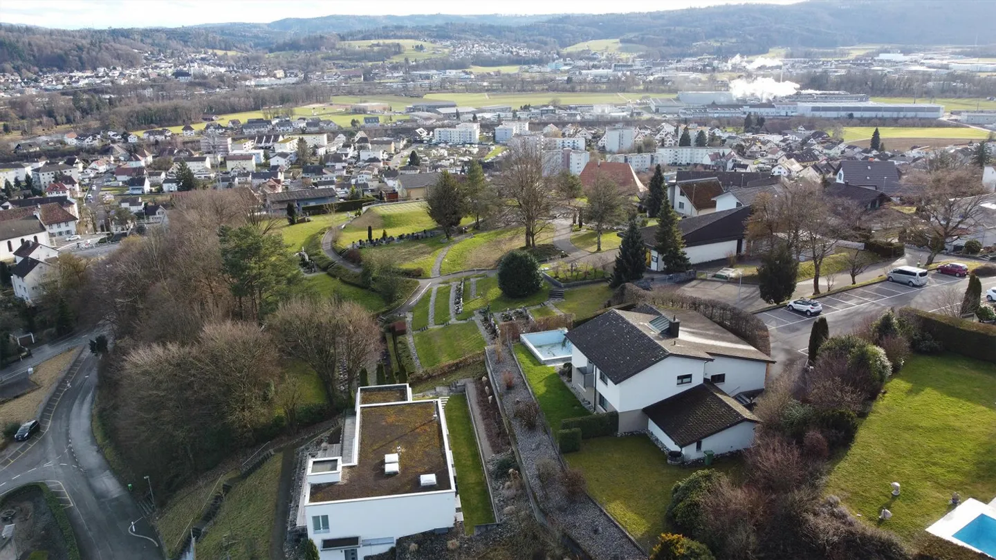 Geräumiges Einfamilienhaus mit Pool - Foto 10 von 11