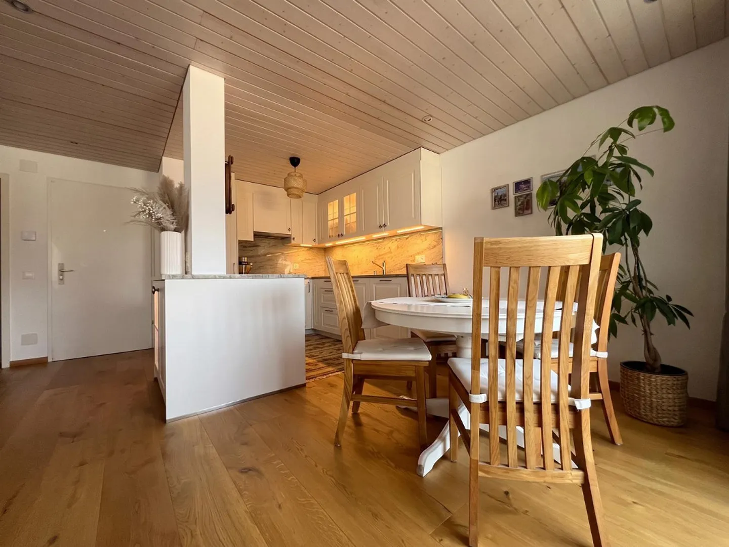 4.5 Room Attic Apartment in Gwatt - Photo 4 of 10