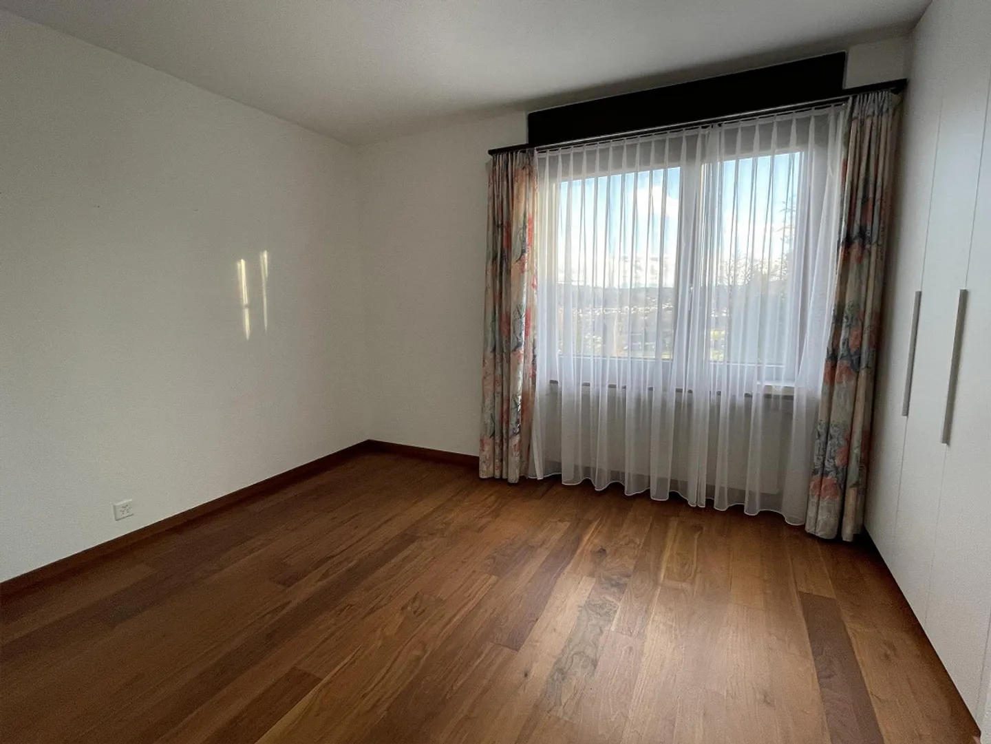 Geräumiges Einfamilienhaus mit Pool - Foto 7 von 11