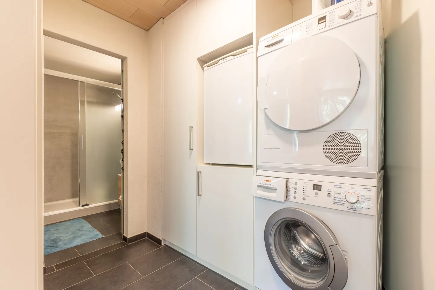 Appartement confortable de 3,5 pièces avec balcon et deux places de parking souterrain - Photo 13 sur 17