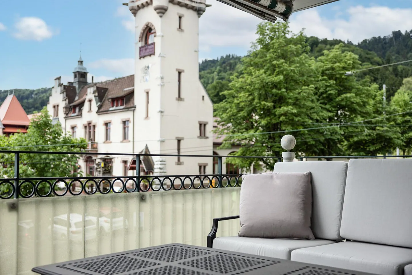 Exclusive 4 ½-Room City Apartment at Uetliberg in Zurich - Photo 4 of 4