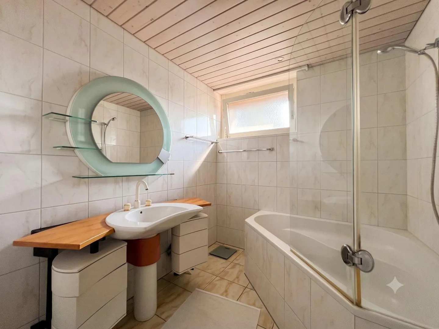 4.5 Room Attic Apartment in Gwatt - Photo 8 of 10