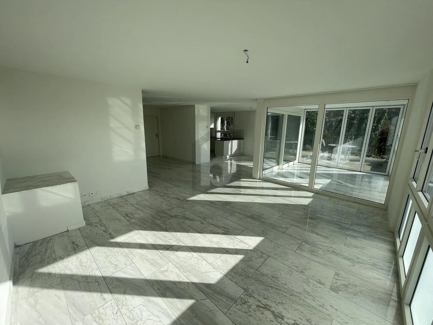 PLACE DE JARDIN ENSOLEILLÉE & AMBIANCE STYLÉE - Photo 2 sur 6