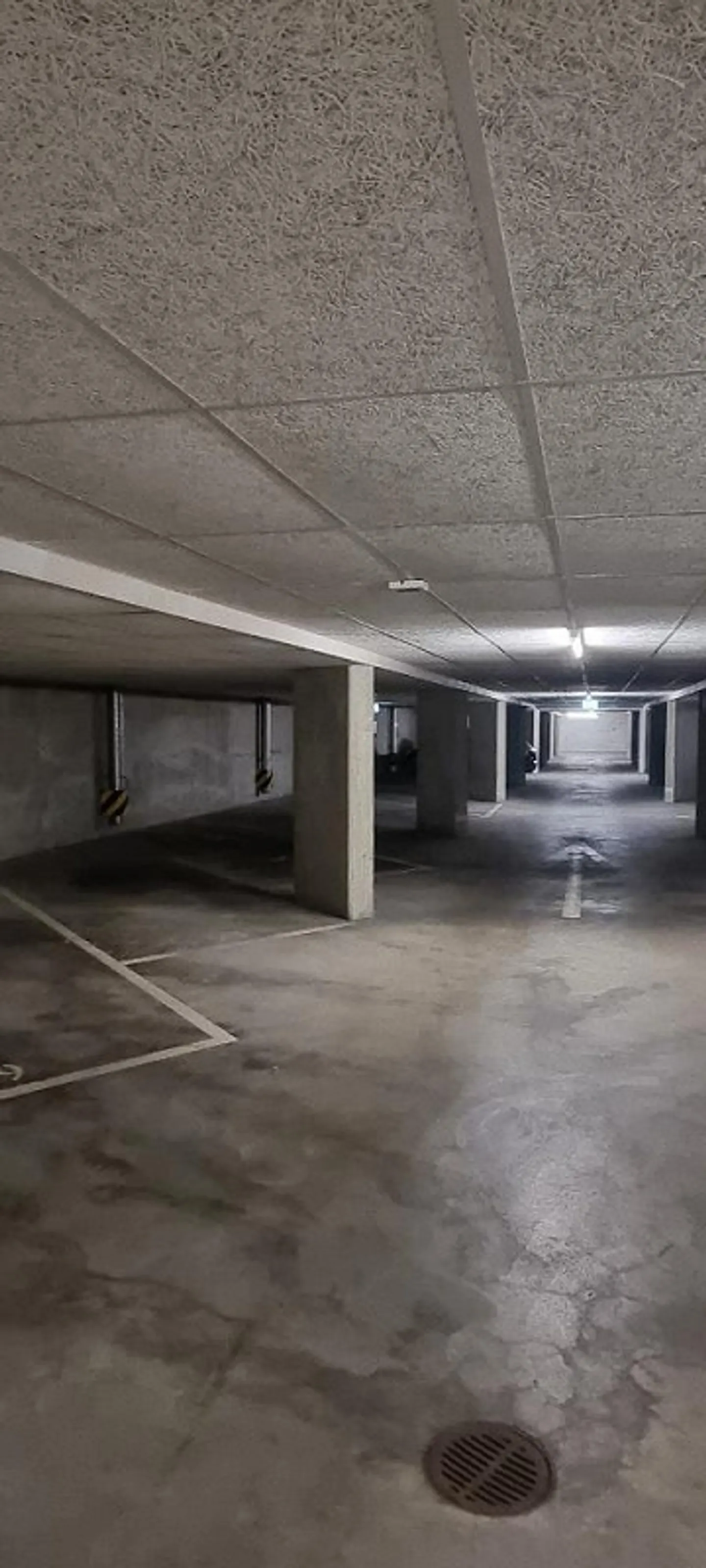 Parking space in a central location in Monbijou - Photo 2 of 3