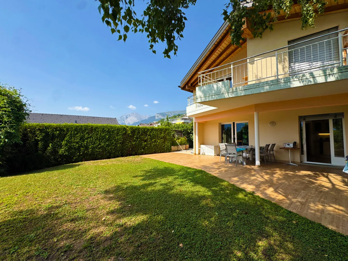 VILLA OF EXCEPTIONALITY IN THE HEART OF SAVIÈSE WITH BUILDABLE LAND! - Photo 1 of 11