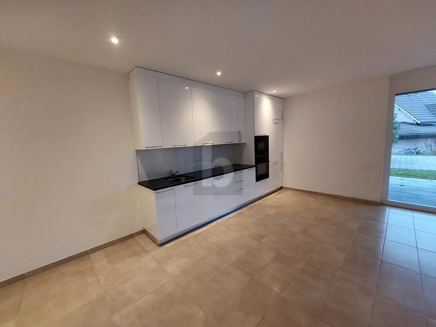 CENTRALMENTE SITUATO CON POSTO GIARDINO - Foto 2 di 6