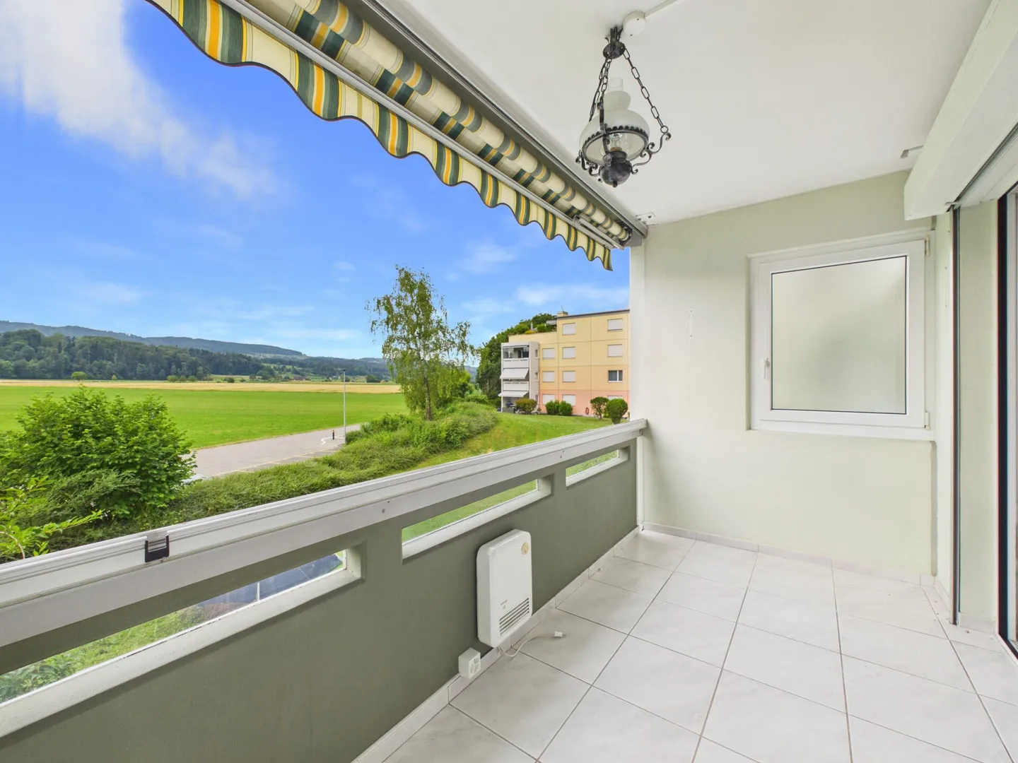 Sonnige Wohnung mit Aussicht - Foto 2 von 3