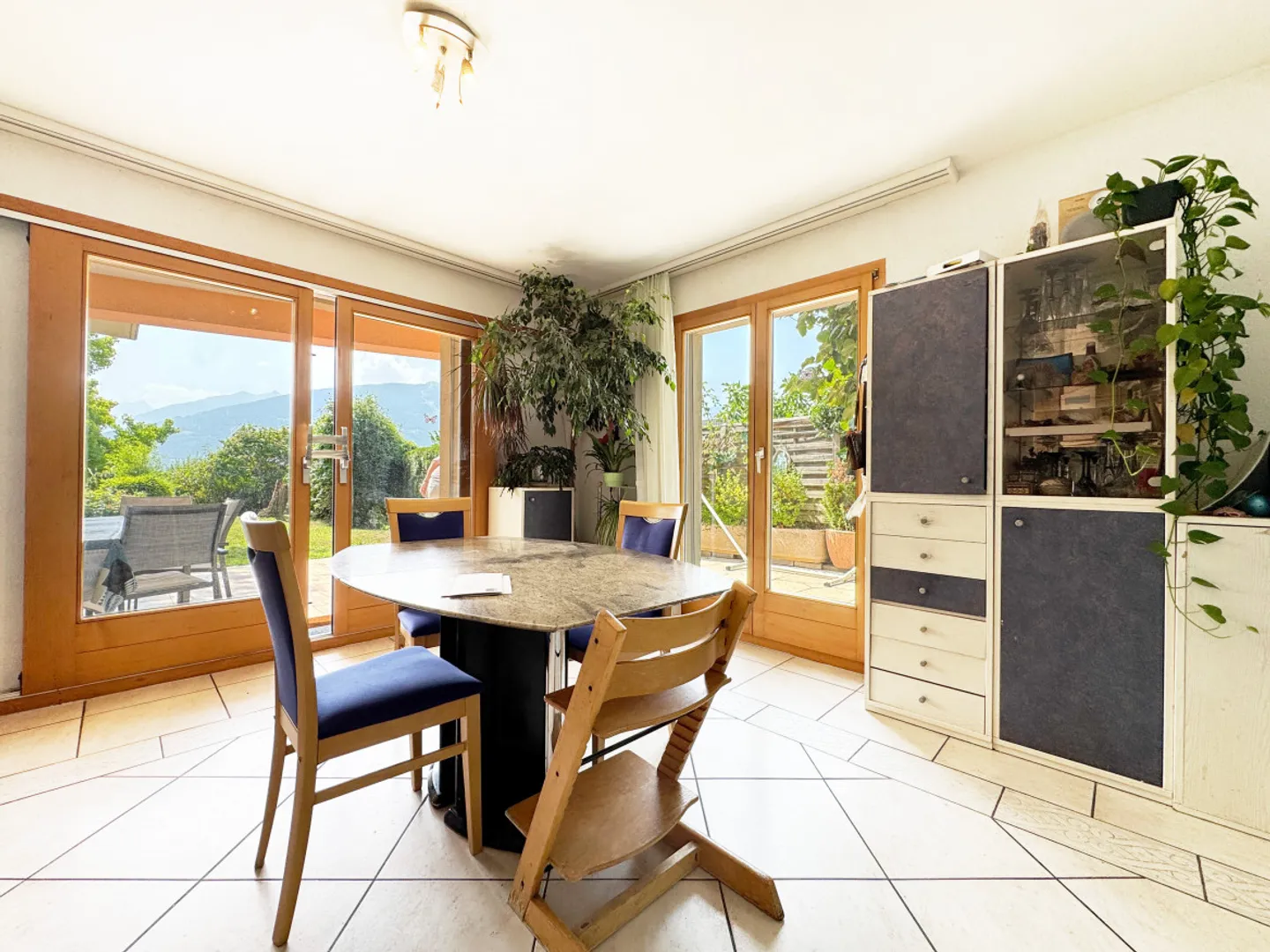 VILLA OF EXCEPTIONALITY IN THE HEART OF SAVIÈSE WITH BUILDABLE LAND! - Photo 5 of 11