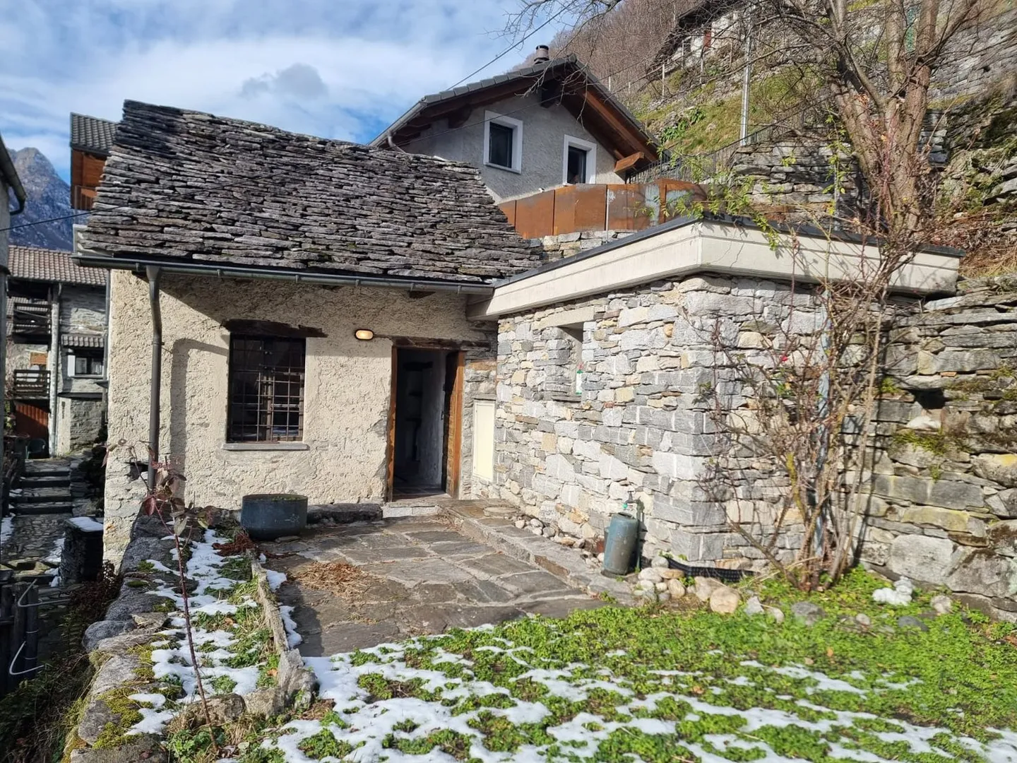 Rustico of 2.5 rooms, in the nucleus, with garden and terrace - Photo 1 of 9