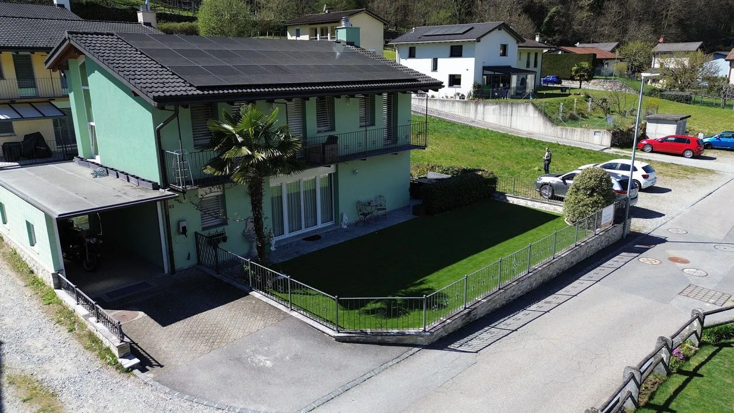 Single-family house with garden, mountain view and modern technology in Moghegno - Photo 1 of 19