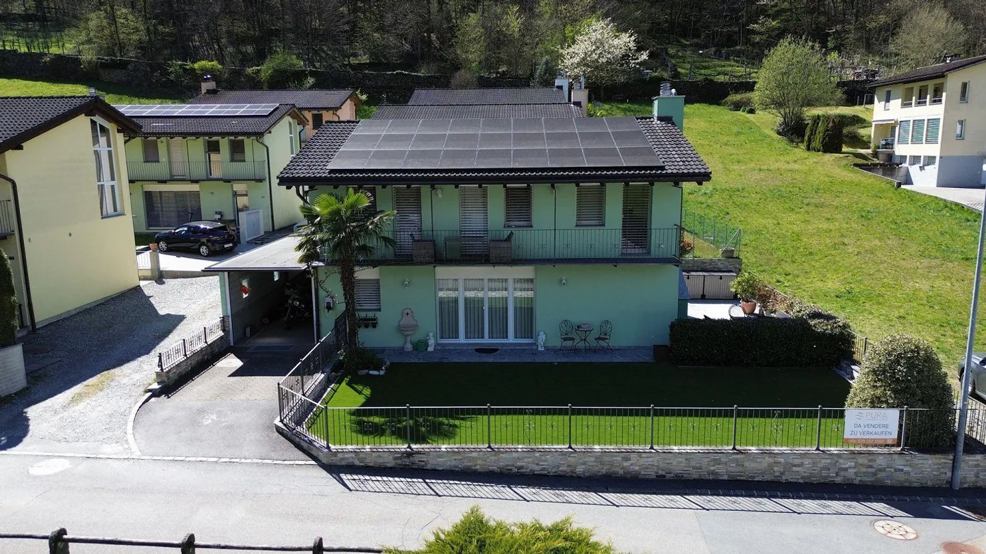 Single-family house with garden, mountain view and modern technology in Moghegno - Photo 2 of 19