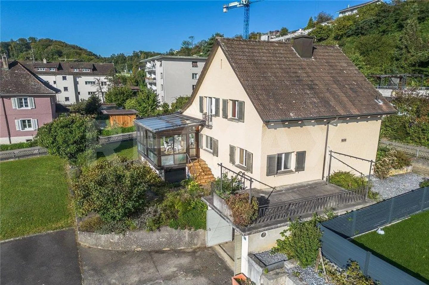 4.5 Room Single Family House with Plenty of Surroundings - Ideal for New Construction or Renovation - Photo 3 of 13