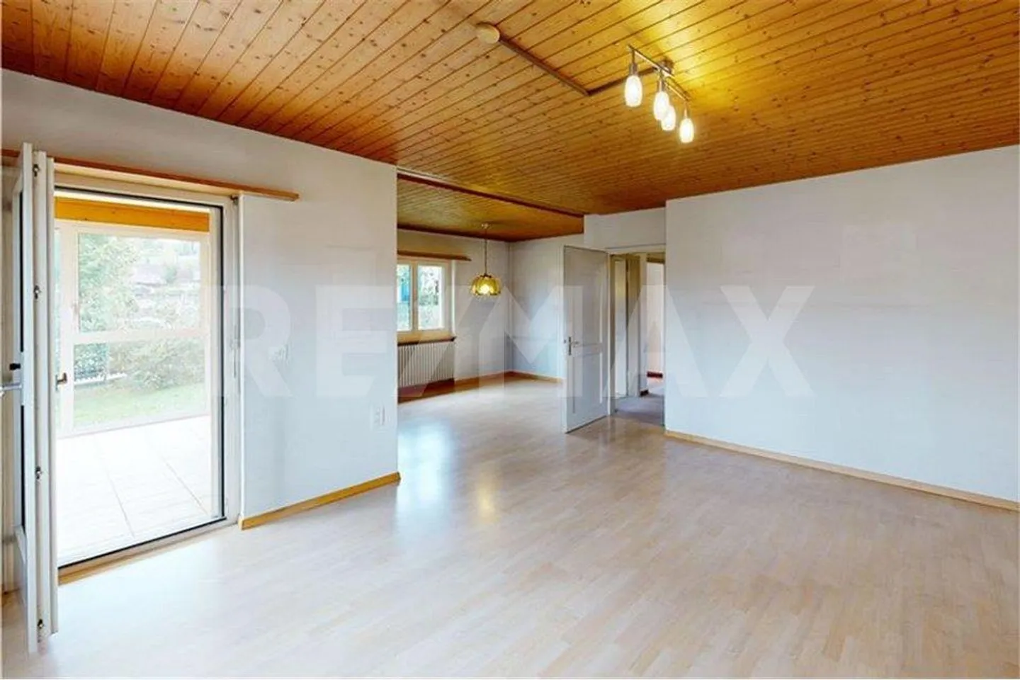 4.5 Room Single Family House with Plenty of Surroundings - Ideal for New Construction or Renovation - Photo 10 of 13