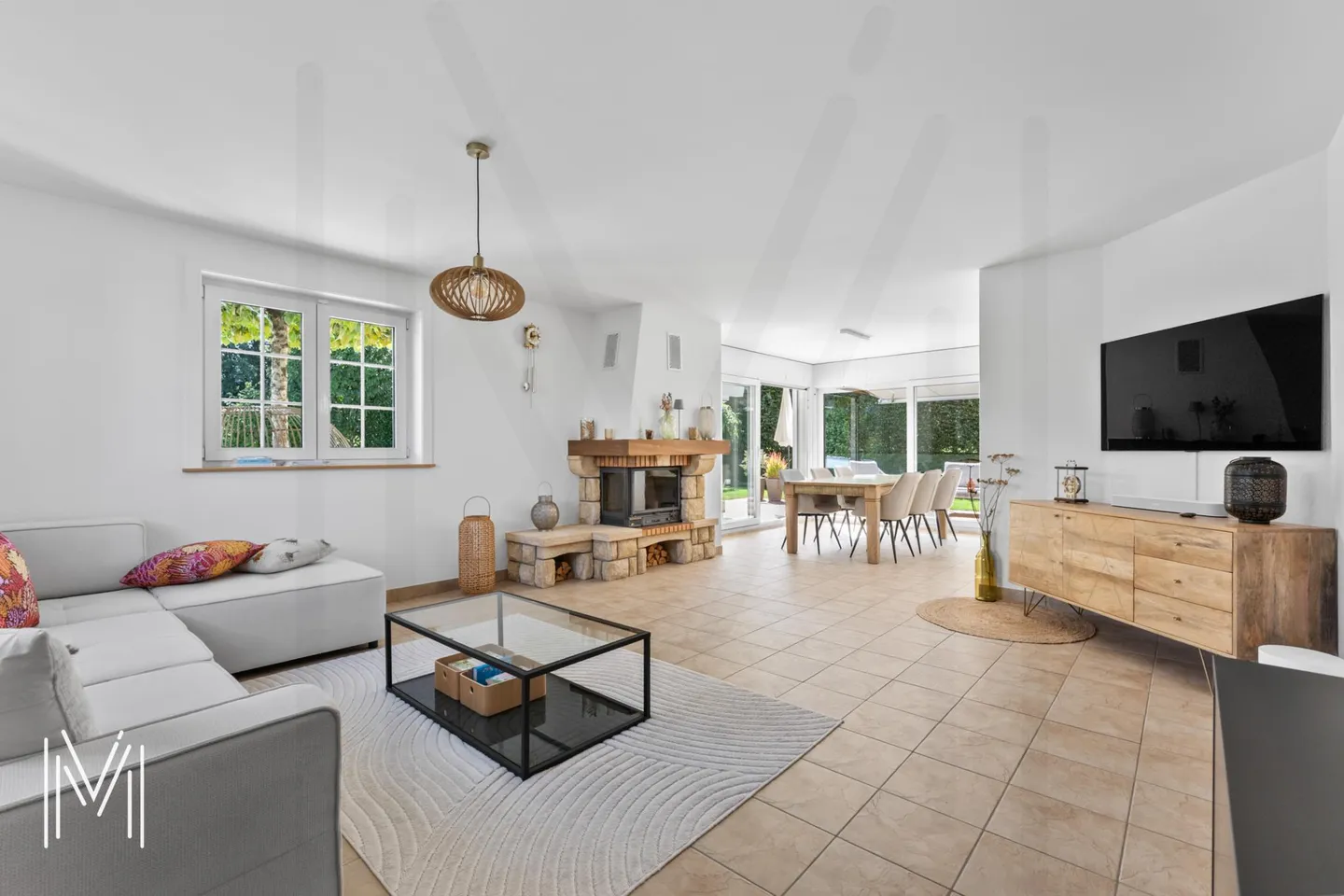 Stunning Villa with Pool and View - Photo 13 of 25