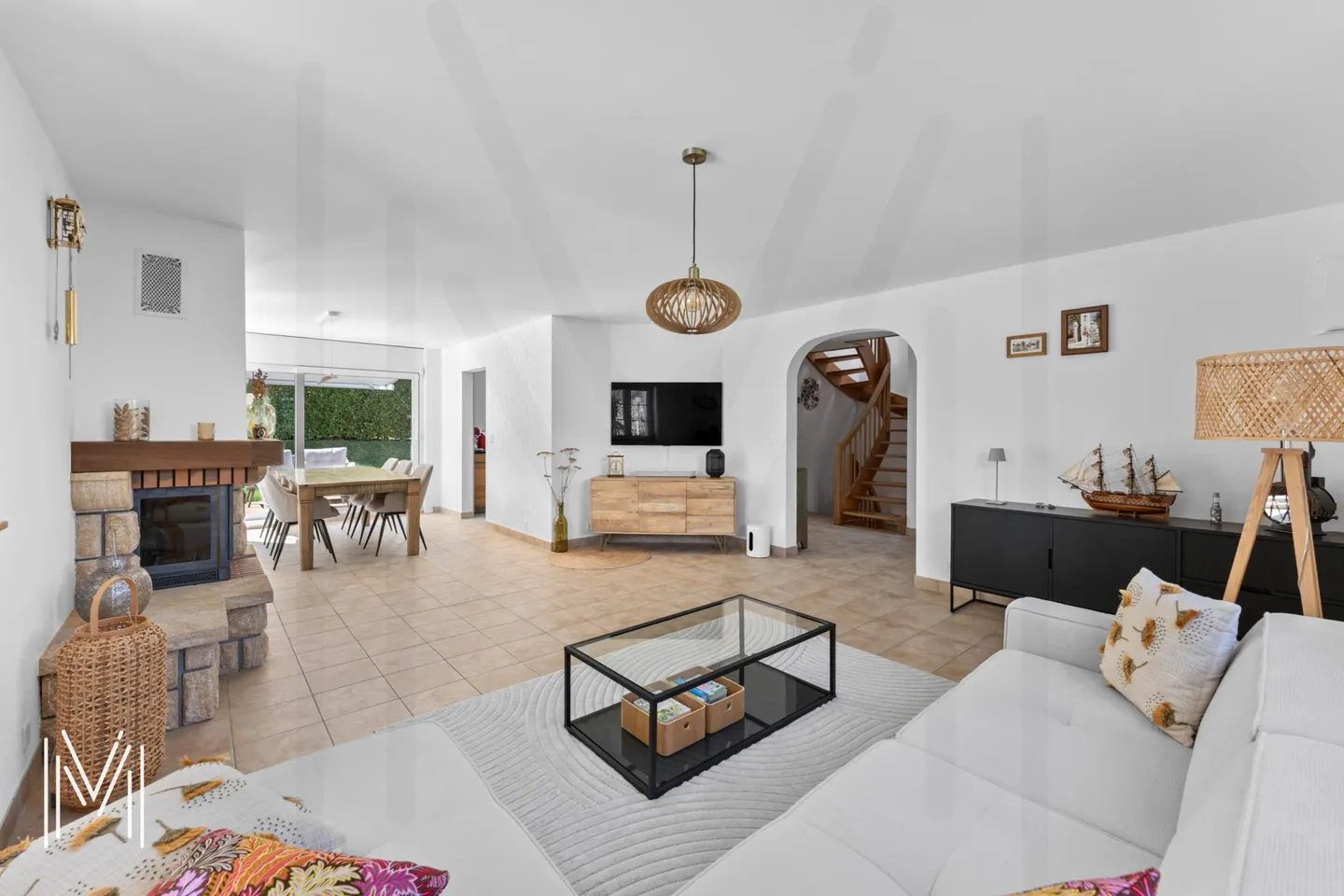 Stunning Villa with Pool and View - Photo 14 of 25