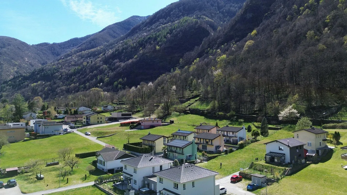 Single-family house with garden, mountain view and modern technology in Moghegno - Photo 17 of 19