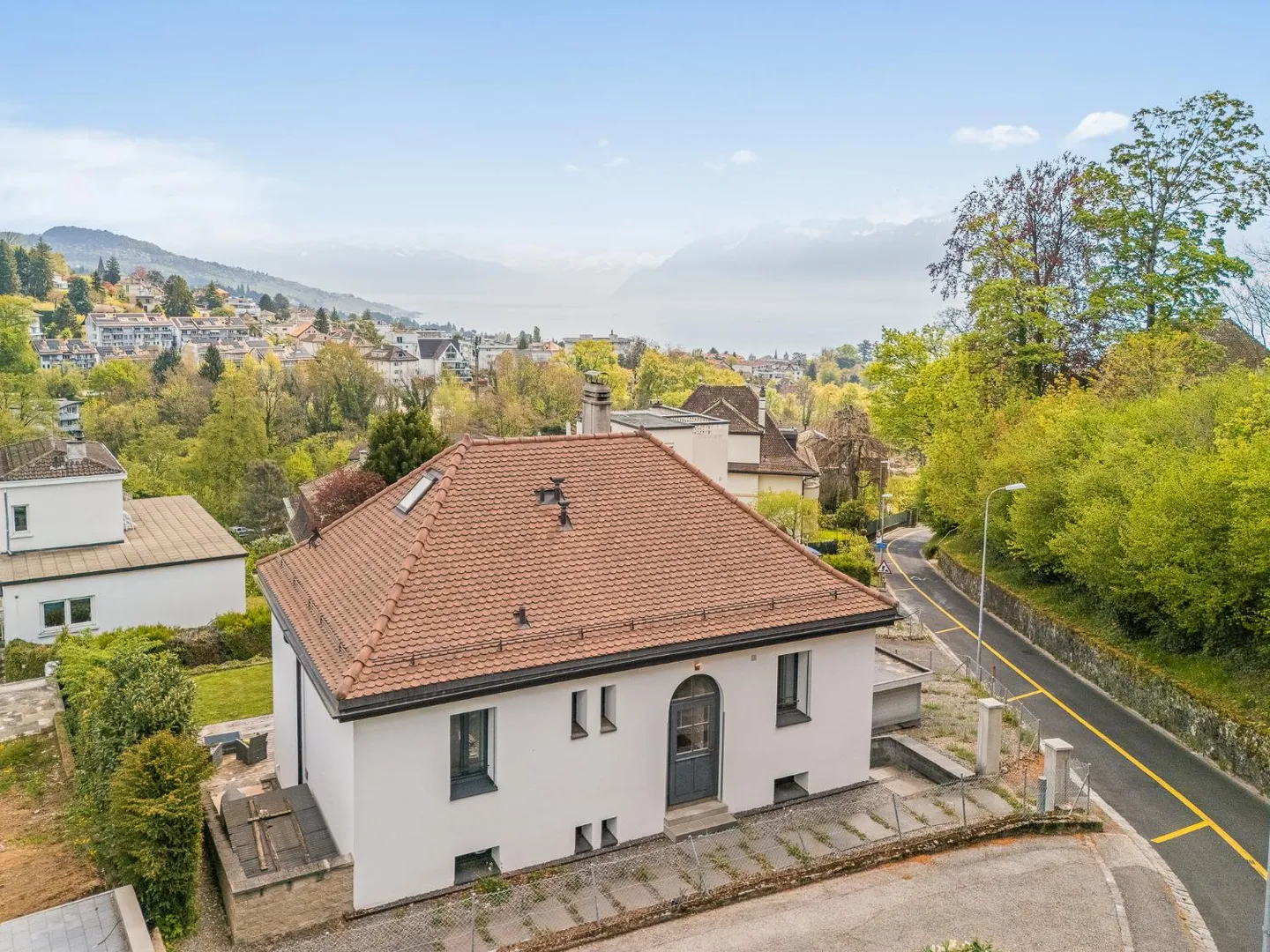 Charming detached house + independent studio - ideally located close to - Photo 19 of 19