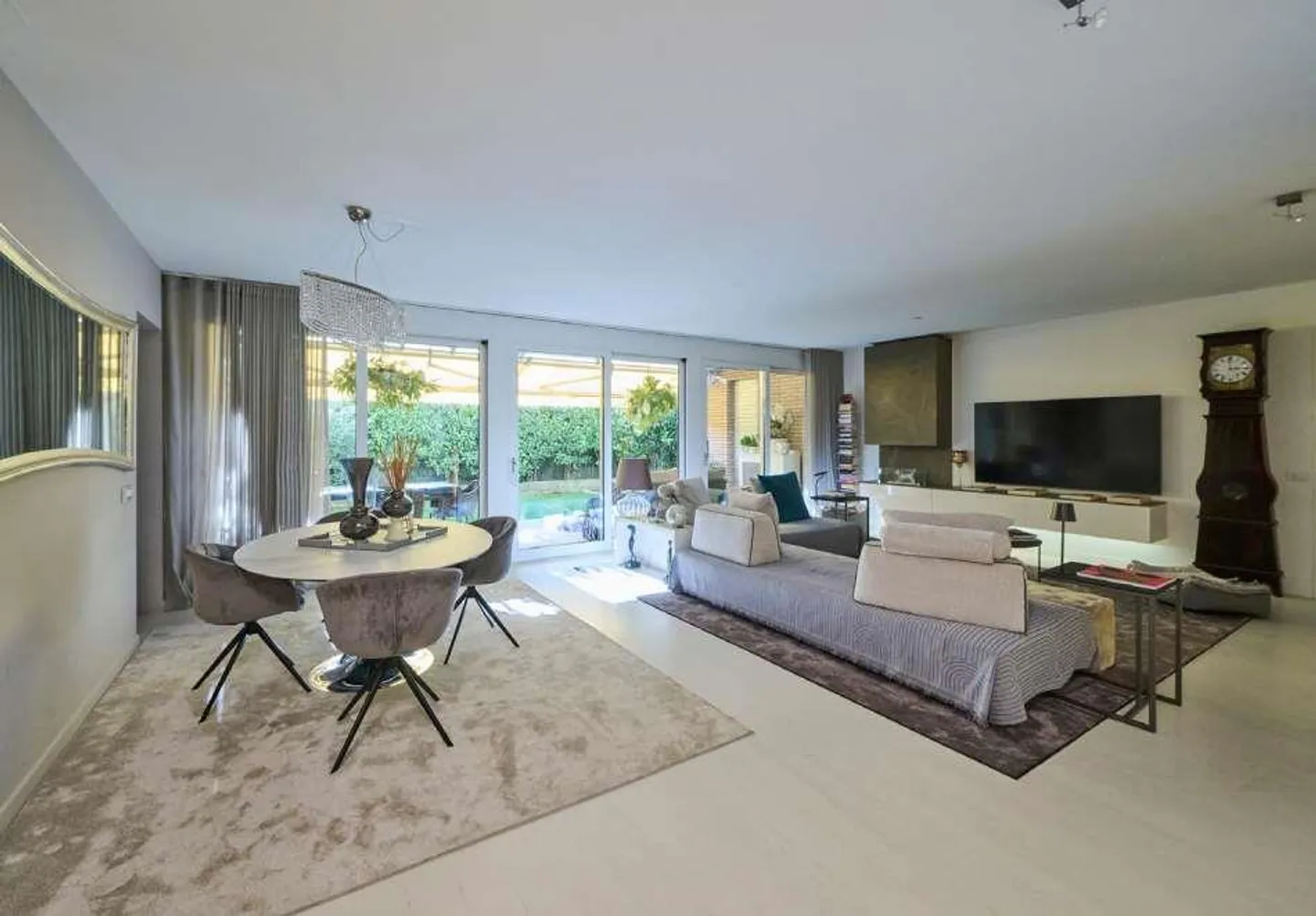 Lugano, außergewöhnliche 5,5-Zimmer-Wohnung mit Garten - Foto 2 von 13