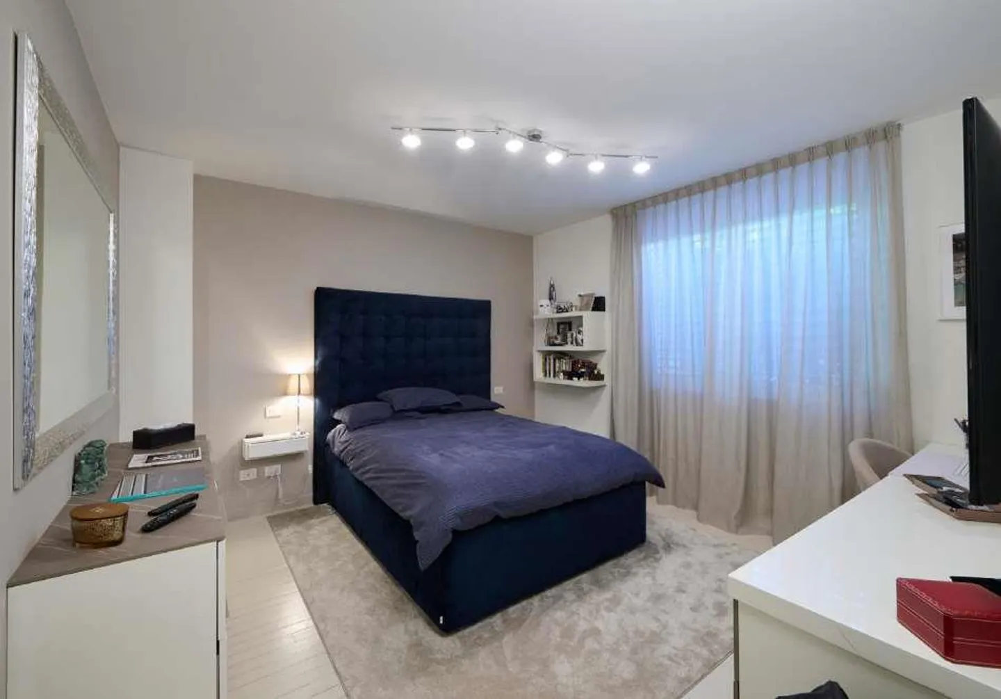 Lugano, außergewöhnliche 5,5-Zimmer-Wohnung mit Garten - Foto 10 von 13