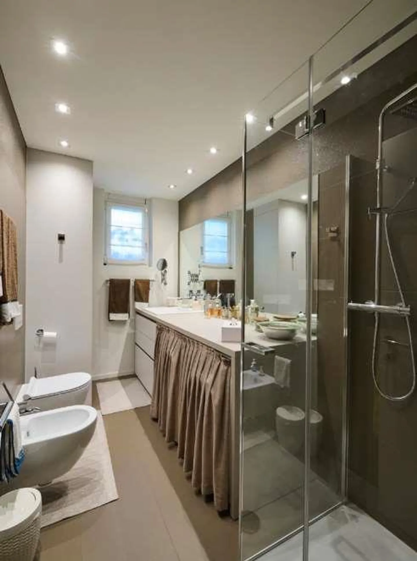 Lugano, außergewöhnliche 5,5-Zimmer-Wohnung mit Garten - Foto 11 von 13