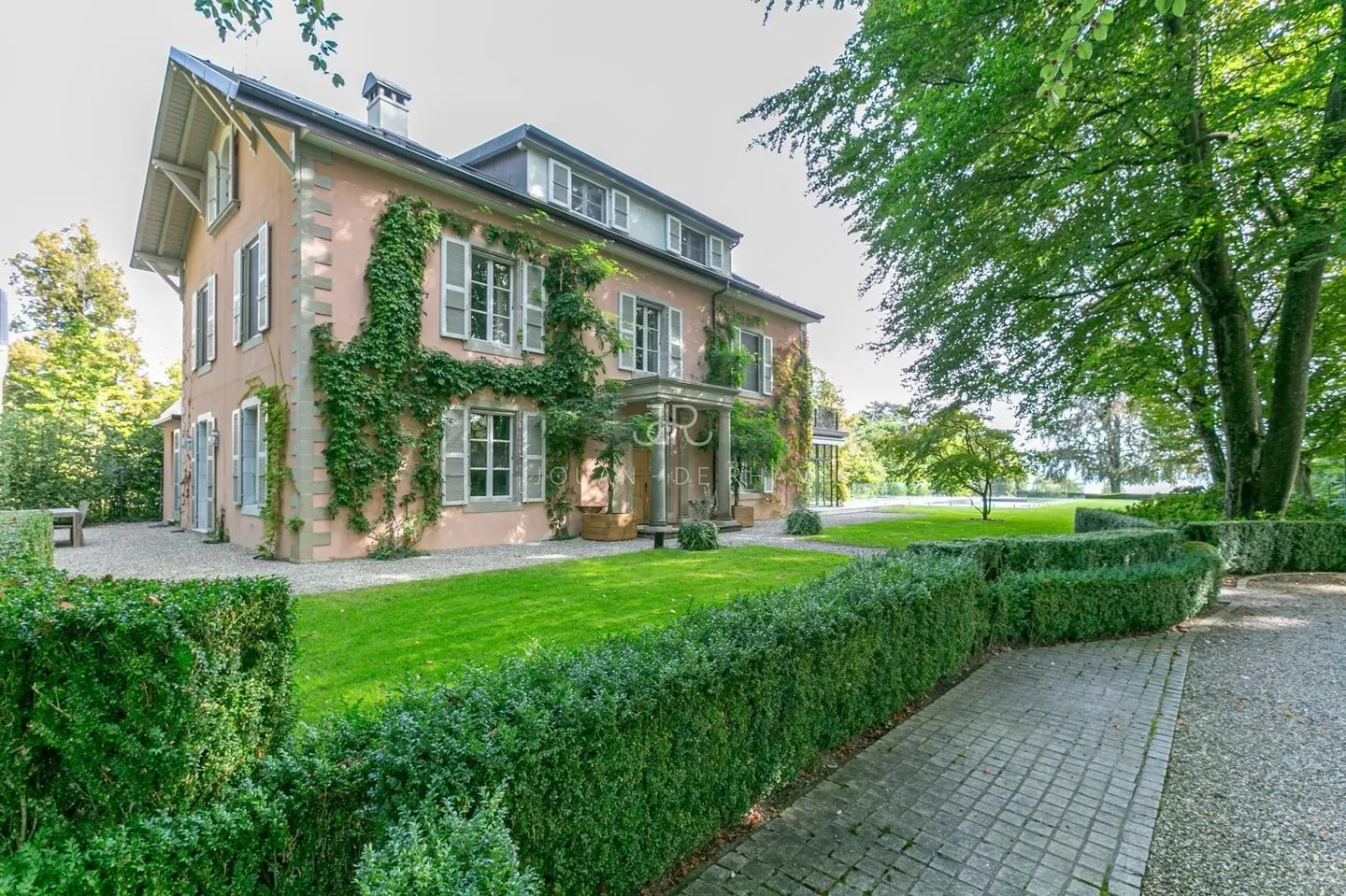 Stunning property near the lake - Photo 1 of 7