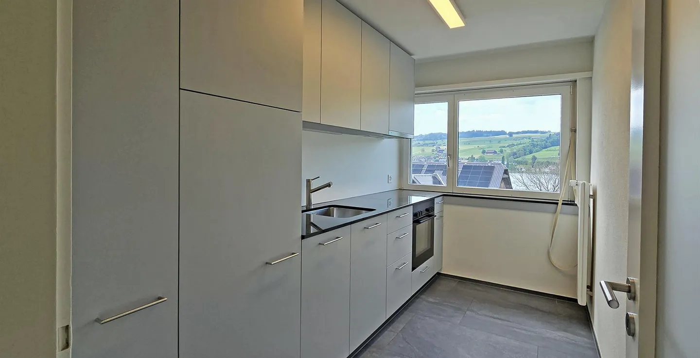 Spacious 2-room apartment with lake and mountain view, 55 m2 - Photo 3 of 8