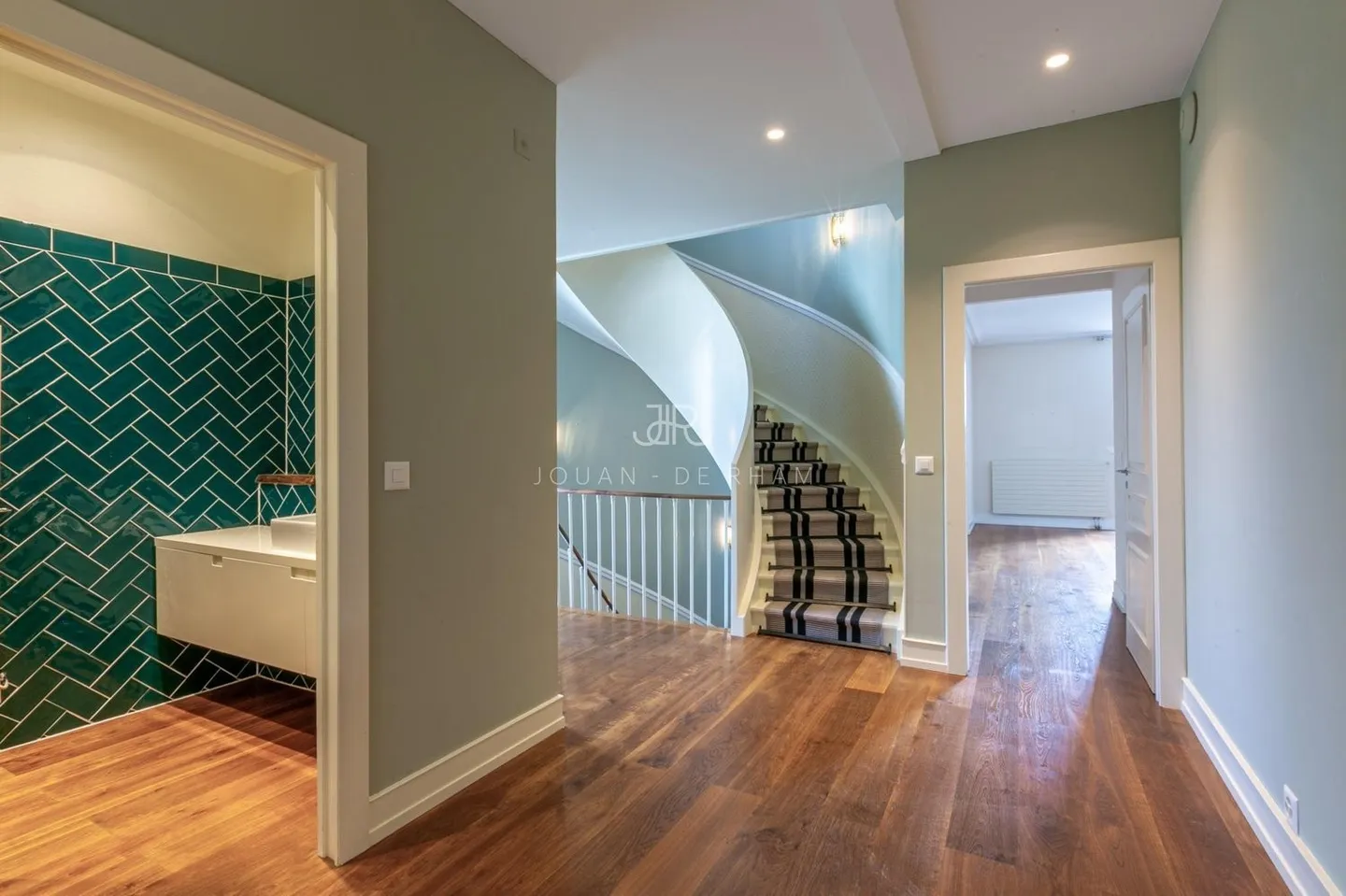 Stunning property near the lake - Photo 5 of 7
