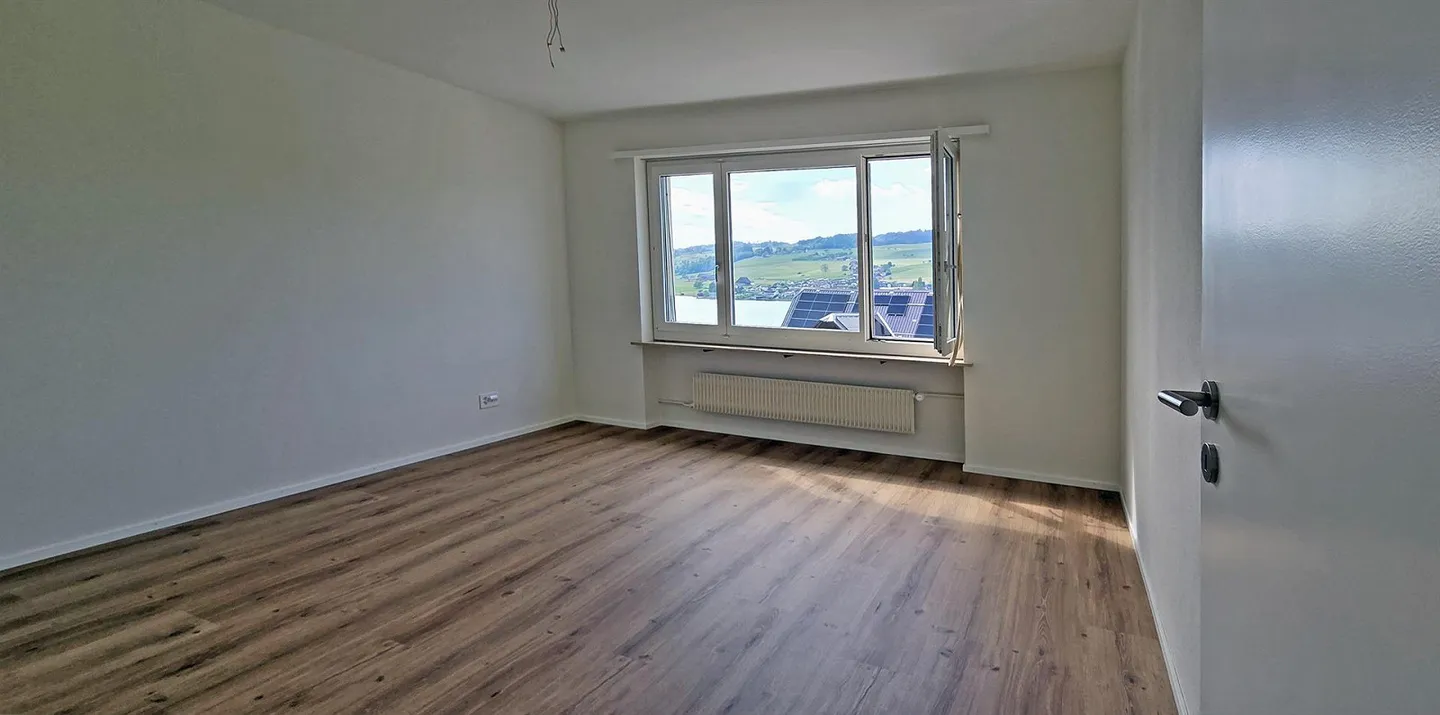 Spacious 2-room apartment with lake and mountain view, 55 m2 - Photo 5 of 8