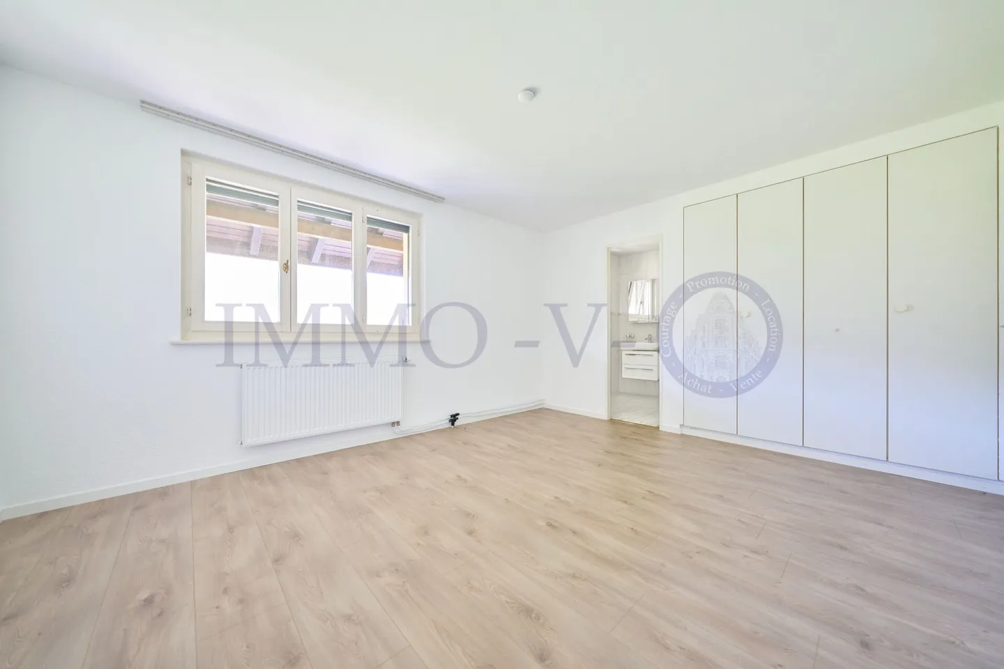 IDEAL GELEGEN IN RUHIGER LAGE MIT GARTEN - Foto 5 von 11