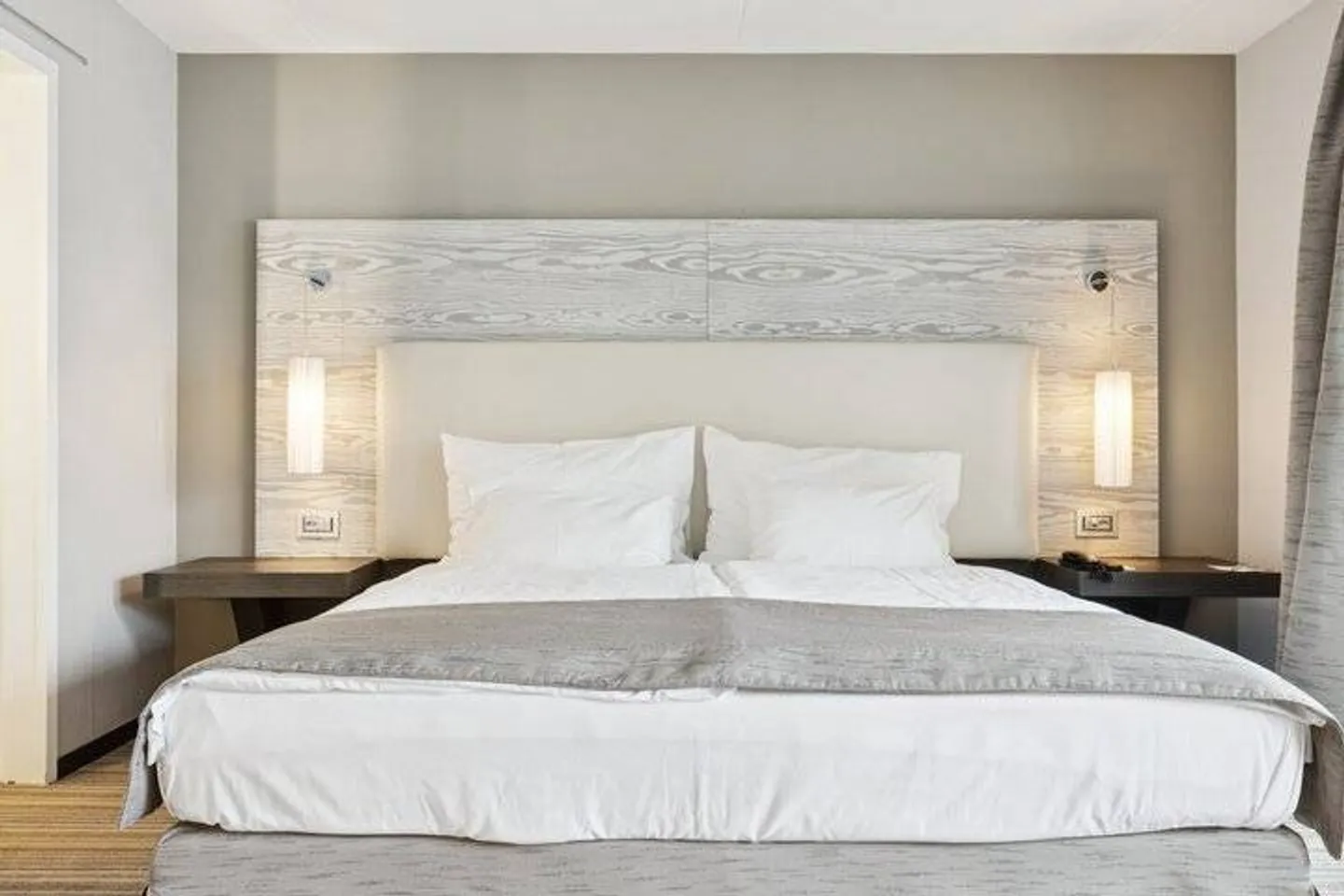 INVESTISSEMENT DANS UNE CHAMBRE D'HÔTEL À MONTREUX - SANS UTILISATION PERSONNELLE - Photo 5 sur 9