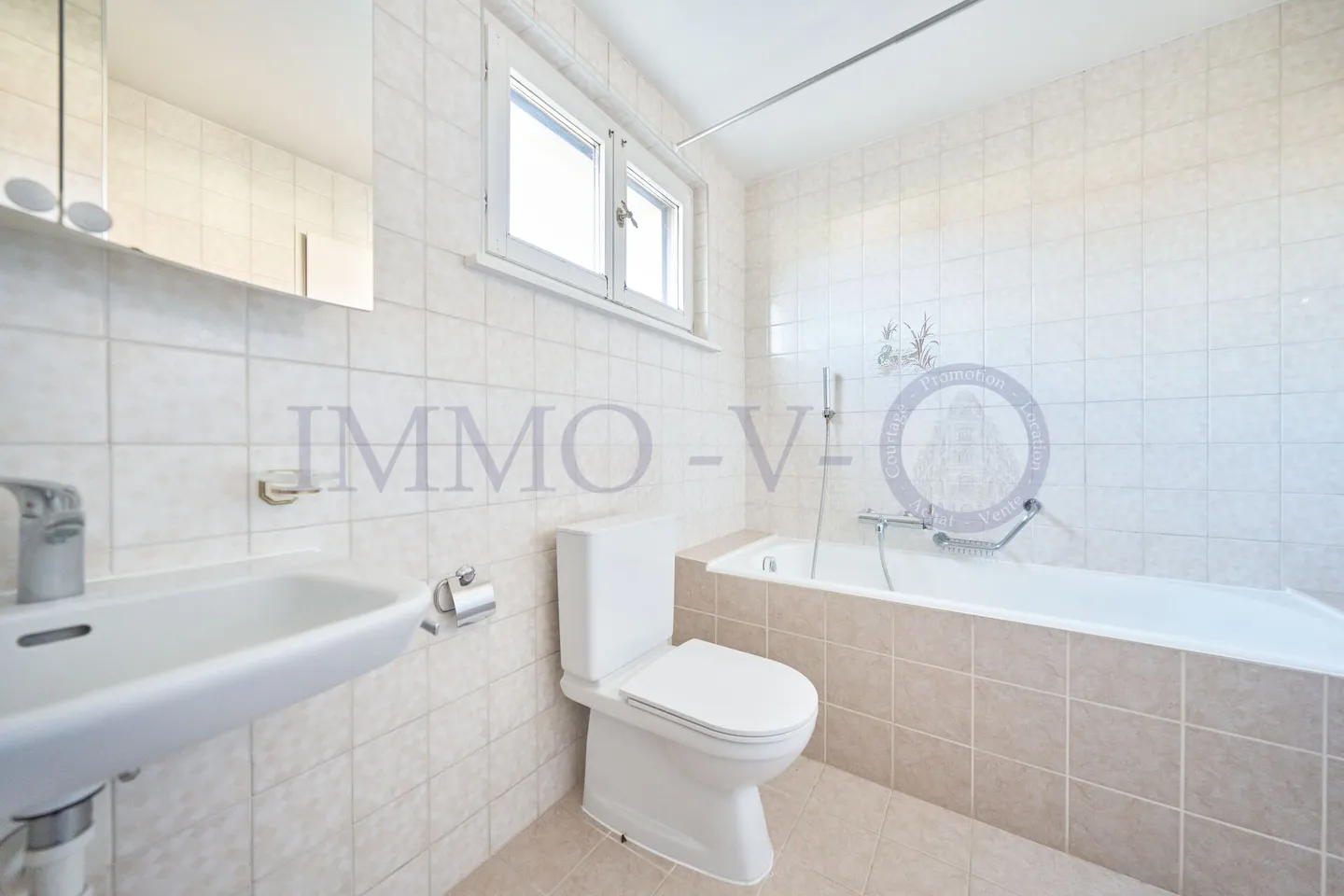 IDEAL GELEGEN IN RUHIGER LAGE MIT GARTEN - Foto 6 von 11