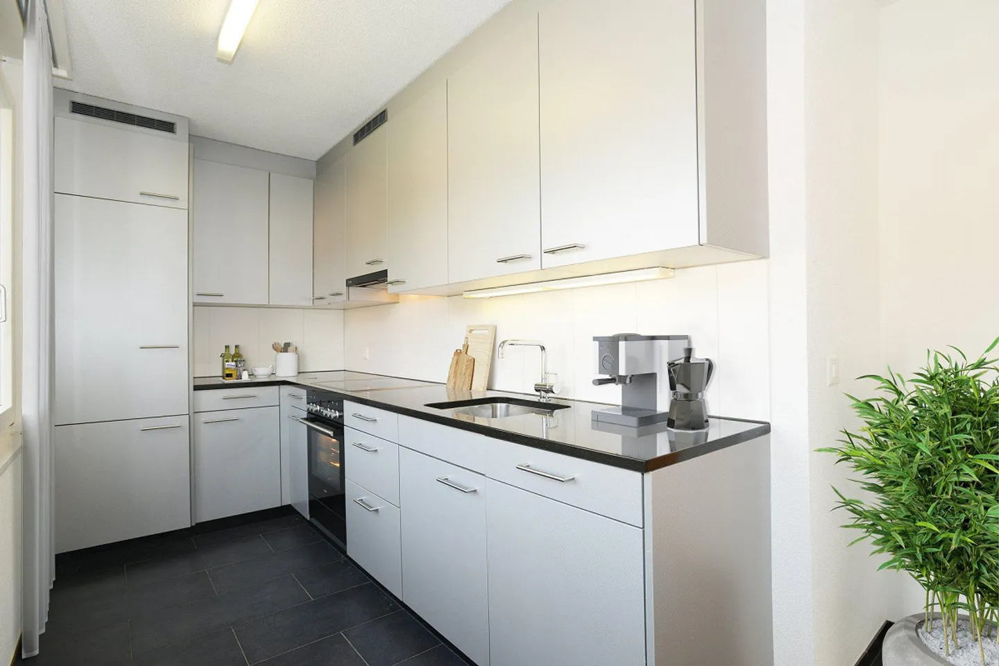 Cozy 2.5-room apartment in Neuhausen - Photo 2 of 7