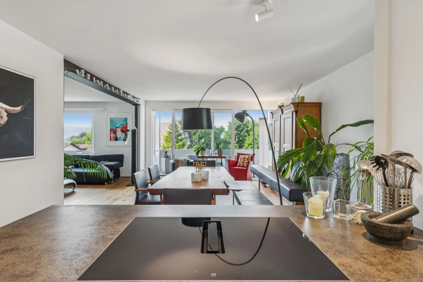 Appartamento modernizzato vicino alla città con garage e parcheggio esterno - Foto 4 di 13